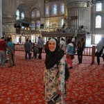 In de moskee in vol ornaat