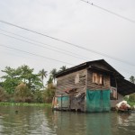 Huisjes langs de kanalen van Bangkok